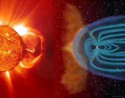 Teleskop eit (euv imaging telescope) z obserwatorium kosmicznego soho co minutę rejestruje obraz słońca w ultrafiolecie, w którym uwidaczniają się struktury i procesy dynamiczne w koronie, pochodnie, obszary aktywne, plamy słoneczne, drobnoskalowa struktura pola magnetycznego itp. Burza Sloneczna Zagrozenie Z Kosmosu