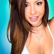 Rebecca Hanselman's Instagram, Twitter & Facebook