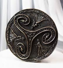 Download Amazon Com Ebros Gift Pagan Wiccan Triple Goddess Triskele Spiral Serpent In Rune Circle Wall Plaque Decor Celtic Trinity Knotwork Maiden Mother Crone Symbol Of Feminism Home Kitchen