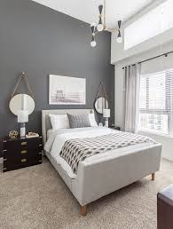 Aprende más sobre la decoración de habitaciones. 30 Ideas Para Pintar Y Decorar Una Habitacion Gris Tu Habitacion Perfecta Decoracion Gris Y Blanco Decoracion De Habitacion Gris Habitaciones Grises