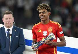 Lamine Yamal, de ganar $ 5.448 diarios en el FC Barcelona a lo que podría  cobrar tras ser campeón de en la Eurocopa con España | Fútbol | Deportes |  El Universo