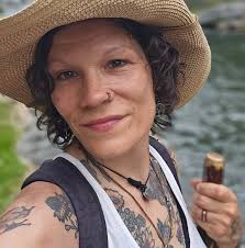 We love you Momma, and Mistah Billy Austin dis for you. Always loved ,  never forgotten. Thank you for this video Amanda Thibodeau