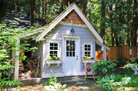 10 She Shed Ideen Das Gartenhaus Fur Die Frau Gartenhaus Hutte Gartenhauser Schuppen