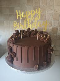 Kinder Bueno Drip Cake In 2021 Chocolate Cake Designs Chocolate Cake Decoration Chocolate Ganache Cake