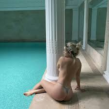 Topless Wanda Nara teases fans with new images - Telegraph - Telegraph