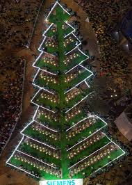 This is our first year doing a computerized christmas display. 11 Glittering Christmas Lights Records That Shine This Holiday Season Guinness World Records