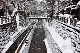 李家有女，人称子柒 official account of liziqi, welcome to subscribe to 【李子柒】liziq. é›ªã®é£›é¨¨é«˜å±±ã‚'æµã‚Œã‚‹æ±Ÿåå­å· å†™çœŸç´ æ 3636820 ãƒ•ã‚©ãƒˆãƒ©ã‚¤ãƒ–ãƒ©ãƒªãƒ¼ Photolibrary