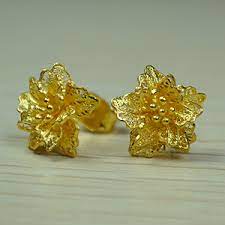 Bahkan, ada yang berbahan seperti boneka, atau lebih dikenal dengan anting pompom atau anting lucu. Anting Bunga Kendari Siola