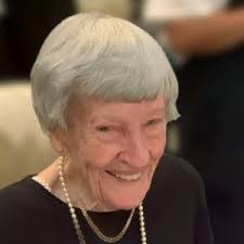 Karen Moen's Instagram, Twitter & Facebook