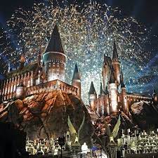 哈利波特的魔法世界 the wizarding world of harry potter 主題樂園開幕儀式上 煙花在 霍格沃茨魔法學校 上空綻放 美國 us 加州洛杉磯 la 這是全球第4個 哈利 波特 主題樂園 cathedral favorite places cologne