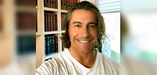 Fernando javier solabarrieta chelech (born december 18, 1970 in puerto natales, chile) is a chilean television journalist, known for his role as anchor man on several sport events for tvn, like zoom deportivo. Fernando Solabarrieta Dejo Atras Su Pelo Largo Y Aposto Por Un Nuevo Cambio De Look Publico Fotos Redes Sociales Pagina 7