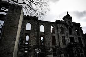 A crumbling ruin is all that's left of the old smallpox hospital that used to operate on roosevelt island, an island that lies between manhattan and queens in new york city. Ghosts Of New York S Abandoned Renwick Smallpox Hospital Amy S Crypt