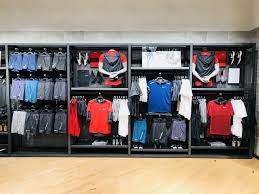 pin de branke em nike vm men interiores de lojas ideias de loja expositores