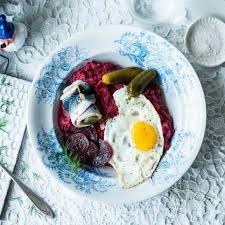 Labskaus Mit Gewurzgurken Rollmops Und Spiegelei Rezept Living At Home
