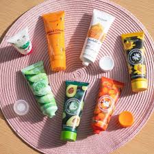 12 Productos Para Anadir A Tu Rutina Skincare Si Tienes Mas De 20 Anos En 2020 Rutinas De Limpieza Cuidado De La Piel Oriflame Cosmeticos