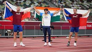 Jakub #vadlejch still leads the javelin with 85.72m as the fifth round gets underway. C6v8yhhktgm64m