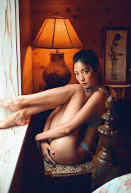 菜々緒の10年ぶりの写真集が発売前重版、長すぎ美脚に見惚れる先行カットが追加公開 | ENTAME next - アイドル情報総合ニュースサイト