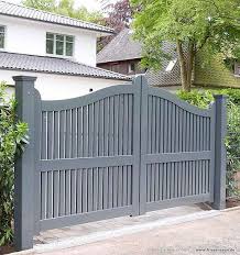 Hohes Holztor Garten Grau Lackiertes Sichtschutztor Hartholz At The Moment The Small Front Ga In 2020 Entrance Gates Design Front Gate Design House Gate Design