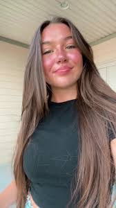 Sarah Shupe's Instagram, Twitter & Facebook