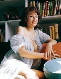 Elaine Reynolds - Free nude pics, galleries & more at Babepedia