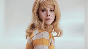 As she's set to be the recipient of the cecil b demille award at this year's golden globes, vogue looks back at archive shots of a young fonda back when she was a. Jane Fonda From Young Actress To Committed Activist Vogue Paris