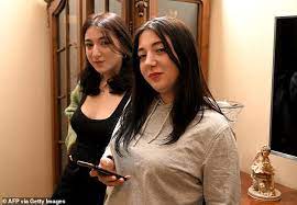 Teenager sees girl who looks just like her on TikTok… and discovers they  are identical twins who were among 120,000 babies stolen from their parents  in Georgia and sold to adoptive parents |