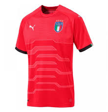 Wikimedia, nick (cc by 2.0). Kaufe Trikot Italien Fussball 2018 2019 Away Rot