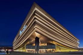 Palacio De Hierro Antea Facade Retail Architecture Public Architecture Retail Facade
