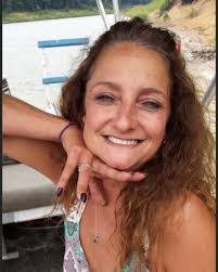 Rebecca Hammonds's Instagram, Twitter & Facebook