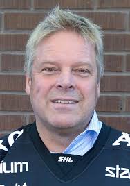 AIK:s tränare överkörd av gräsklippare