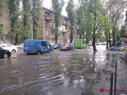 Одессу затопило в результате мощного ливня. Odessa Iz Za Livnya Zatopilo Ulicu Srednefontanskuyu Foto Video Novosti Odessy Odessa Online 17 05 2021
