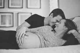 Black And White Photoshoot At Home Pin On Maternity Photography What To Wear Guide