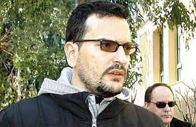 Εκεί οι δράστες του είχαν στήσει ενέδρα, στο πάρκο λίγα μέτρα από την οικία του και άδειασαν πάνω του μια γεμιστήρα. 19 Ioylioy 2010 Otan O Dhmosiografos Swkraths Gkiolias Dolofonh8hke En Psyxrw E3w Apo To Spiti Toy Ta Nea