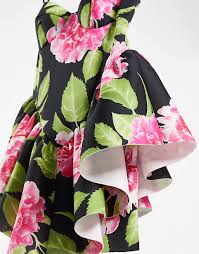 Dai modelli più eleganti, come il vestito. Asos Design Vestito Corto Con Rose Spalline Sottili E Scollo A Cuore Asos