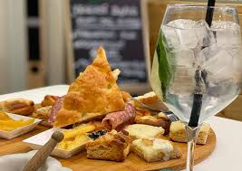Scegli i prodotti per il tuo aperitivo a casa, prenota entro le voglia di aperitivo? Basilico L Happy Hour Direttamente A Casa Tua Varesenews