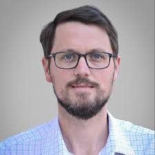 Kristen Holifield's Instagram, Twitter & Facebook