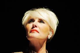 Born chantal vanlee in hasselt in 1965, dana winner found fame in the early '90s with flemish cover versions of the carpenters' on top of the world (op het dak van de wereld) and the cats' one way wind (westenwind). Konzert Von Dana Winner Foto Bild Konzert Live Fotos Bilder Auf Fotocommunity