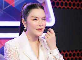 Từ chuyện bằng cấp học hành, đến chuyện yêu ai, chuyện buôn bán kim cương. Ly Nha Ká»³ Noi Vá» Chuyá»‡n Yeu Phi Cong Cá»© Nhá» HÆ¡n Chá»¥c Tuá»•i Má»›i Há»£p Giáº£i Tri Thanh Nien