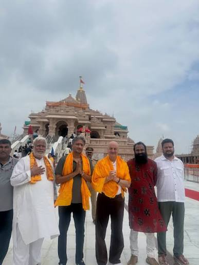 नई फ़िल्म &ldquo;श्री रामभूमि&rdquo; की शूटिंग का आज अयोध्या में पहला दिन है! श्री  राममंदिर में जाकर रामलला से आशीर्वाद लिया! अपने, अपने परिवार/दोस्तों ...