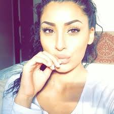 Aqsa Khan (@aqsak123)