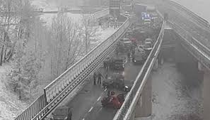 Oltre 10 chilometri di coda / video. Maxi Incidente Sull Autostrada Torino Bardonecchia 25 Veicoli Coinvolti 2 Morti E 31 Feriti