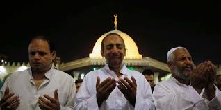 Jika memang pembahasan di atas di rasa belum cukup memberikan pengetahuan, bisa kalian cari. Bacaan Doa Malam Lailatul Qadar Lengkap Dengan Keutamaan Dan Amalan Baiknya Merdeka Com
