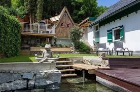 Für deinen urlaub zum thema urlaub am see in kärnten findest du hier 8 wirklich hundefreundliche ferienunterkünfte. Mit Hund Im Seehaus Smiley Am Millstatter See Karnten Tierischer Urlaub Com Ferienhaus Schone Hauser Haus