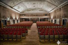 1906 begann in wünsdorf der aufbau eines truppenübungsplatzes und die errichtung einer infanterieschule, der die ansiedlung von beamten und gewerbetreibenden nach sich zog. Wunsdorf Die Verbotene Stadt Vor Den Toren Berlins Haus Der Offiziere