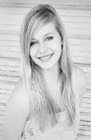 Loretta Moe's Instagram, Twitter & Facebook