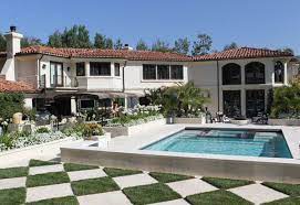 Behind The Scenes With The Kardashians Jenner House House Exterior Mansions
