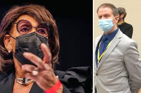 Maxine waters speaks to the press after standing with protesters in front of the brooklyn center police department, as protests continue days after former police officer kim potter fatally shot daunte wright. 4iwe9lzaeutqvm