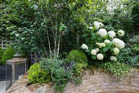 Planting In A Small Space Garden Designed By Karen Rogers Krgardendesign Com Urban Garden Design Small Garden Design Urban Garden