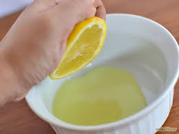 How To Use Lemon Juice To Lighten Hair How To Lighten Hair Lemon Hair Lightening Lightening Dark Hair