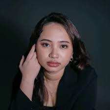 Alexandra Inglis's Instagram, Twitter & Facebook